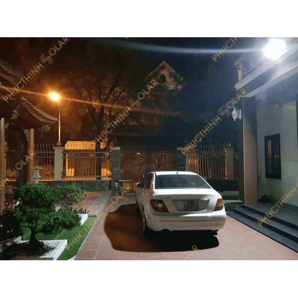 Đèn pha năng lượng mặt trời 500W JinDian JD-8500L